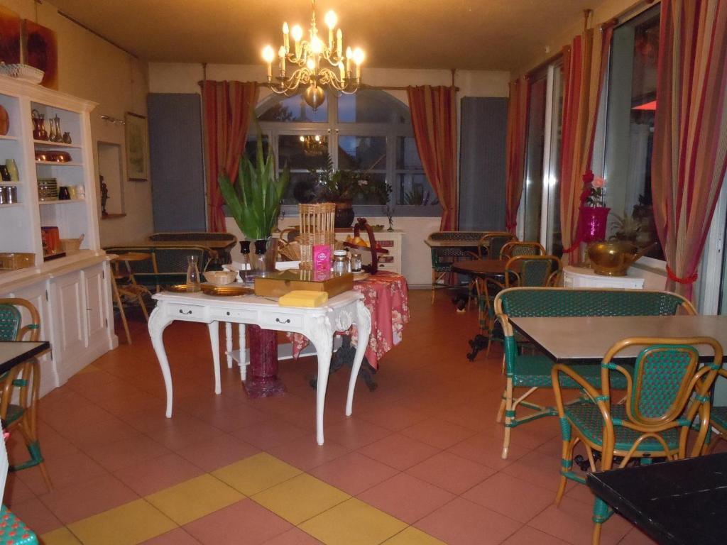 Hotel La Croix Blanche 2*